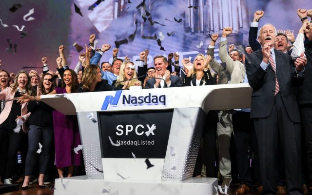 Акции SpaceX выросли на 19% в первый день торгов, Илон Маск стал первым триллионером