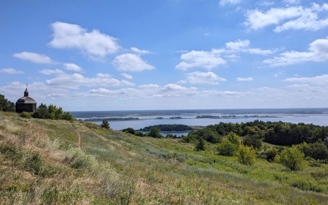 Маршрут по западу Минской области: усадьбы, храмы и озеро
