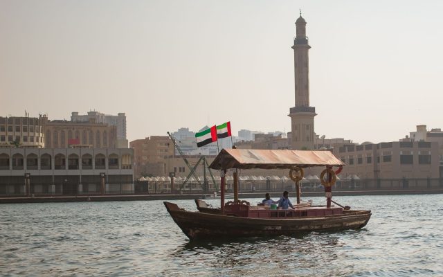 Emirates ввела страховку для пассажиров, летящих в Дубай