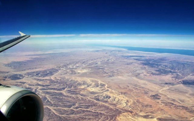 Прибыль авиакомпаний в 2026 году сократится вдвое из-за конфликтов и цен на топливо