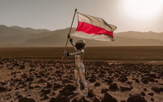 Фломастер и флаг СССР с Луны проданы за сотни тысяч долларов