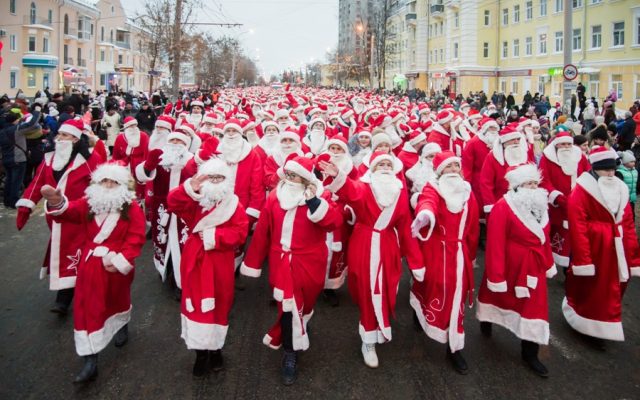 Театрализованное шествие Дедов Морозов и Снегурочек