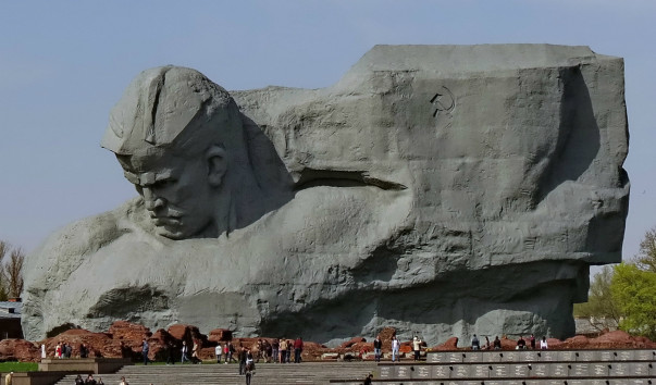 Монумент «Мужество» в Брестской крепости — фото 3